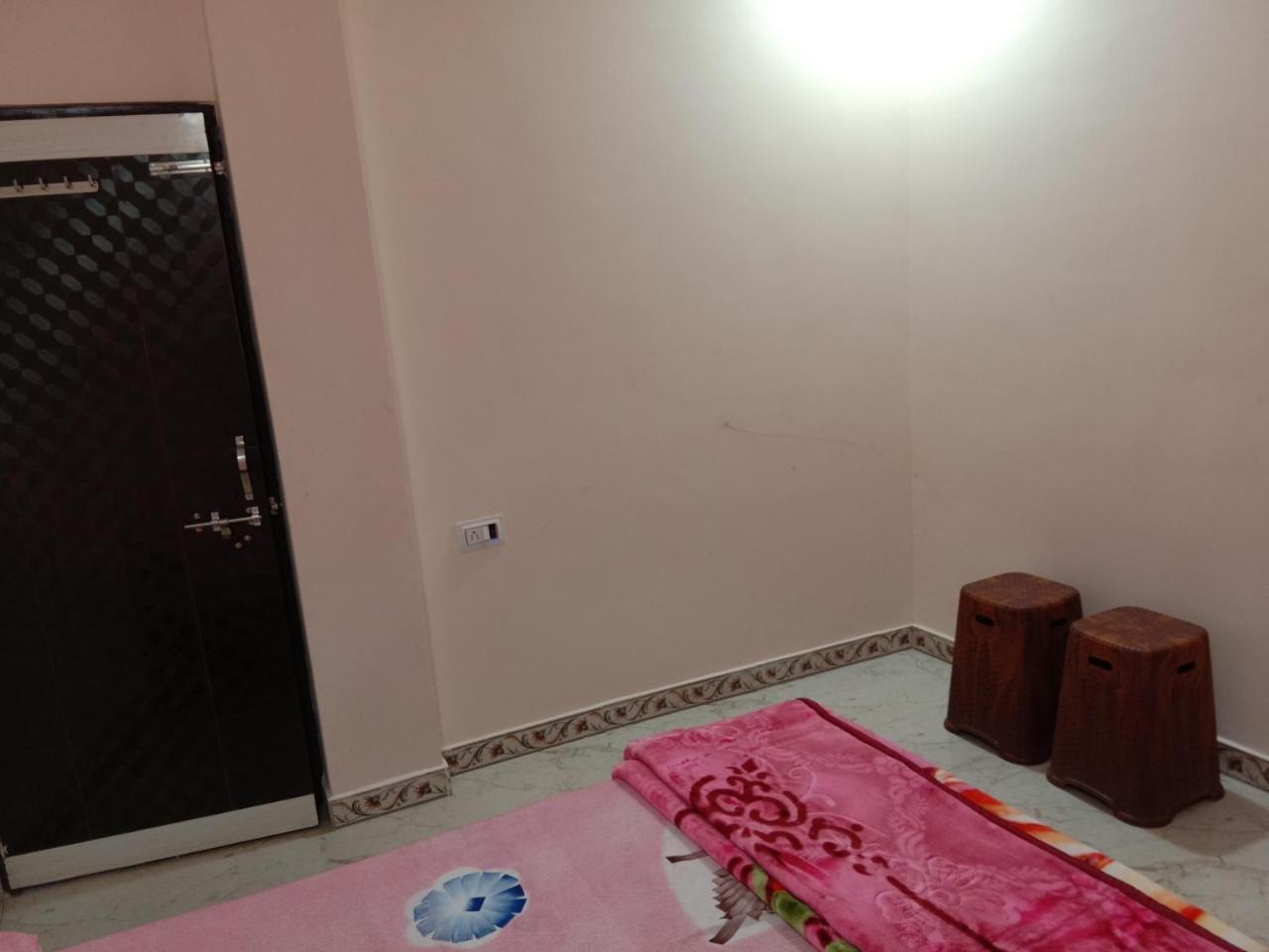 Shanti Guest House Ujjain Esterno foto