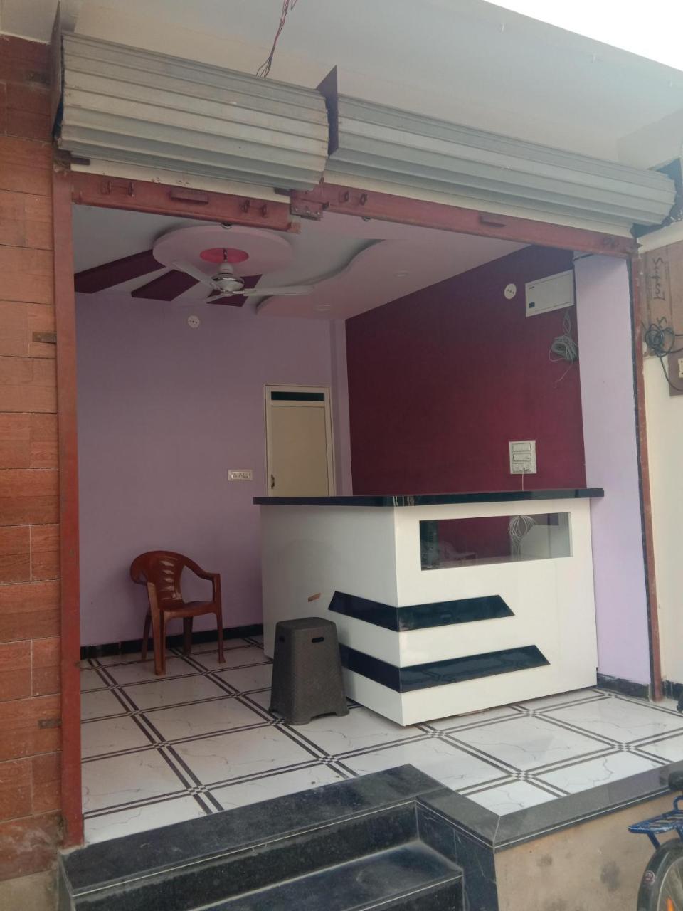 Shanti Guest House Ujjain Esterno foto