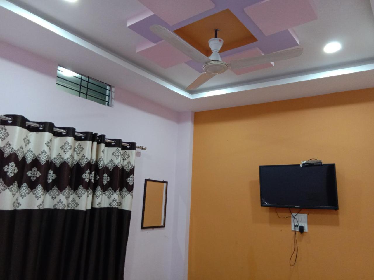 Shanti Guest House Ujjain Esterno foto