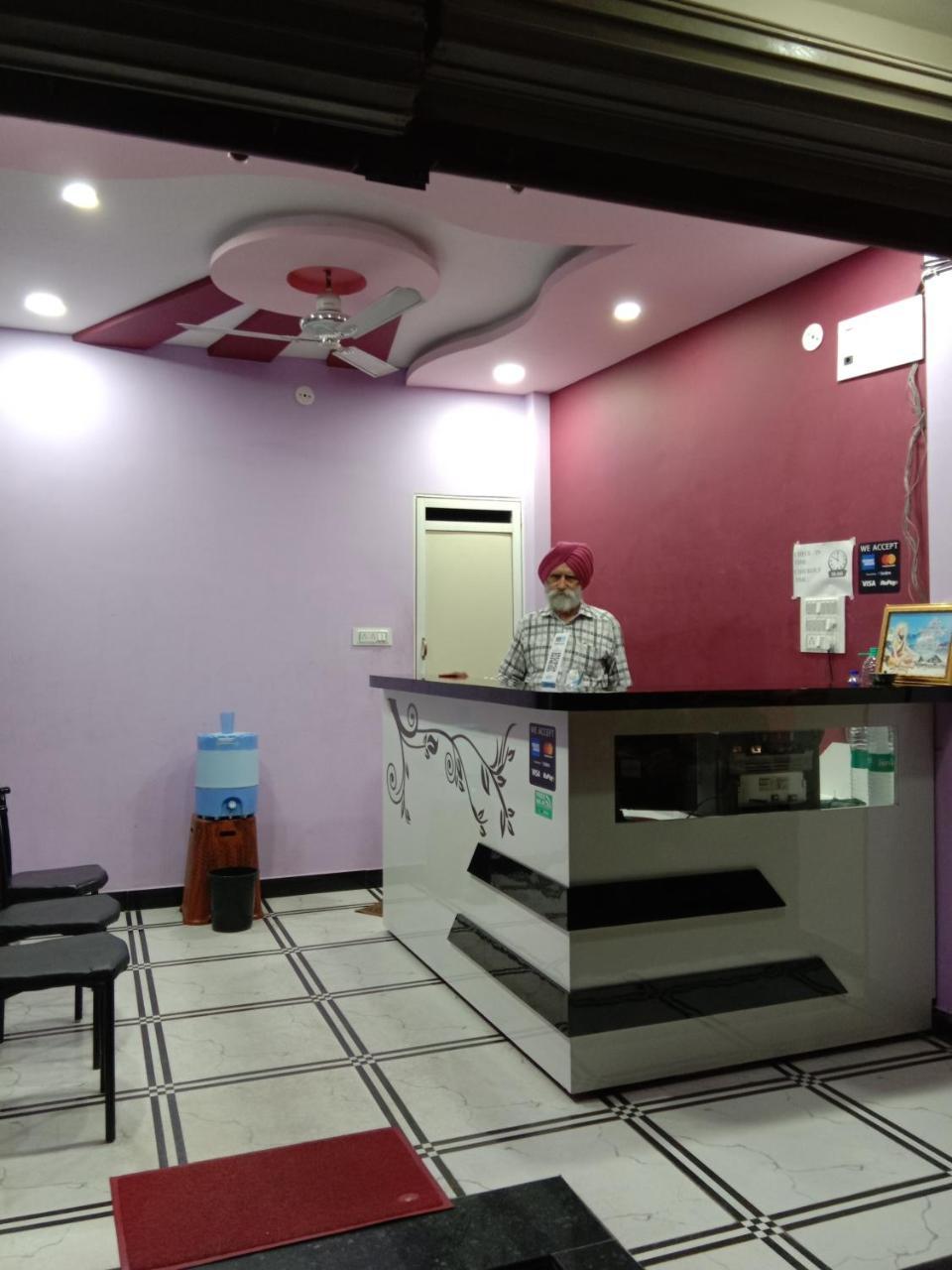 Shanti Guest House Ujjain Esterno foto