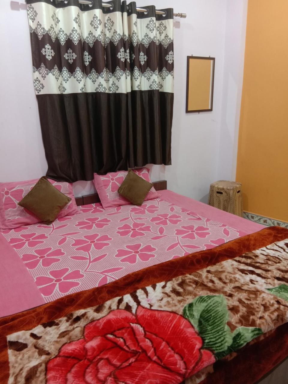 Shanti Guest House Ujjain Esterno foto